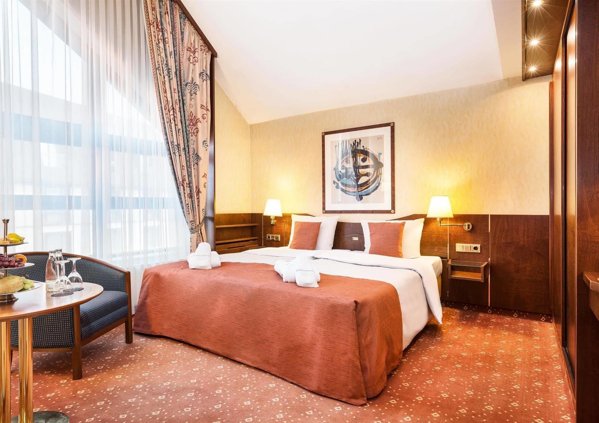 Living Mitte Hotel 4*